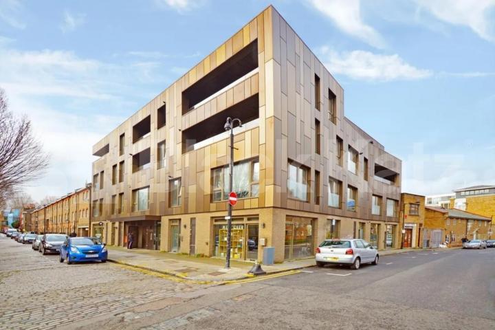  2 bedroom apartment within a contemporary building with a private terrace Heneage Street , Brick Lane 