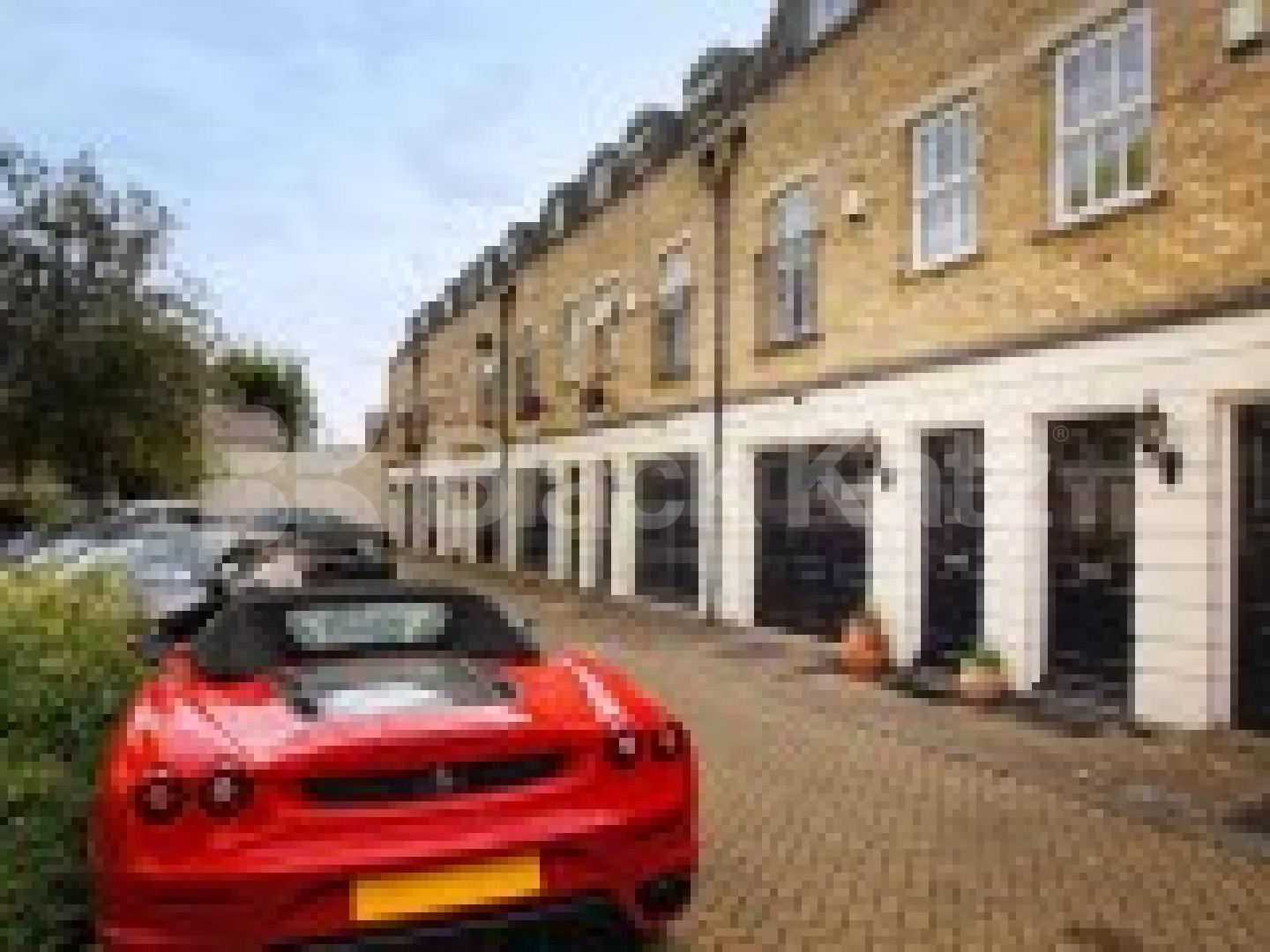 			NEW INSTRUCTION, 3 Bedroom, 1 bath, 1 reception Mews House			 Heritage Court, Trundleys Road , Surrey Quays