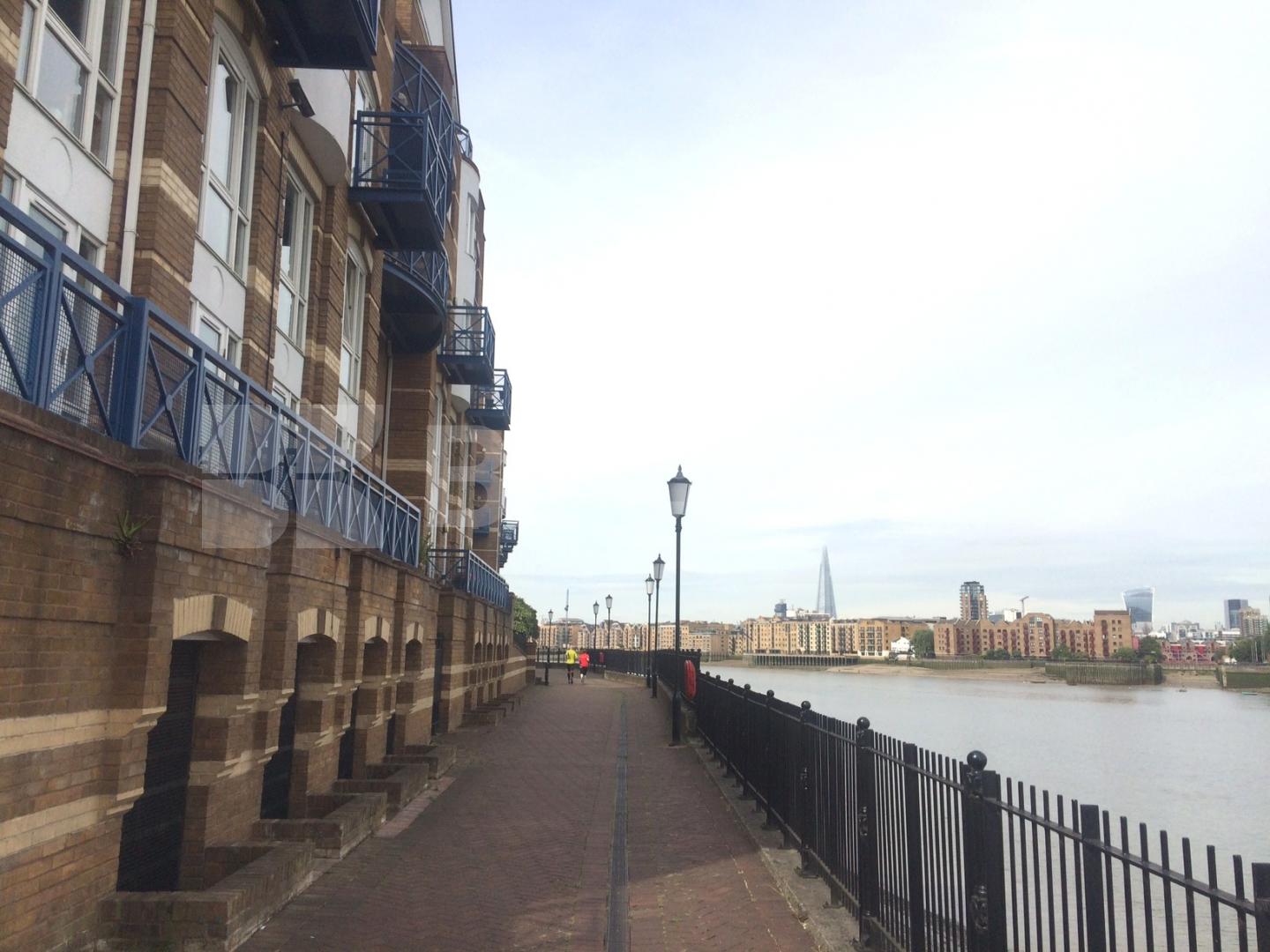 			NEW INSTRUCTION (Includes water rates, internet and residend swimming pool/ jaguzzi sauna., 1 Bedroom, 1 bath, 1 reception Penthouse			 King And Queen Wharf, Rotherhithe Street, Rotherhithe/ Canada Water