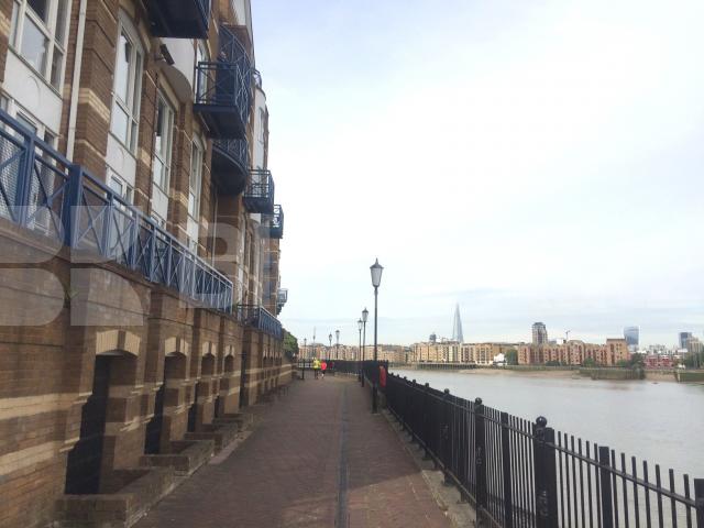			NEW INSTRUCTION (Includes water rates, internet and residend swimming pool/ jaguzzi sauna., 1 Bedroom, 1 bath, 1 reception Penthouse			 King And Queen Wharf, Rotherhithe Street, Rotherhithe/ Canada Water
