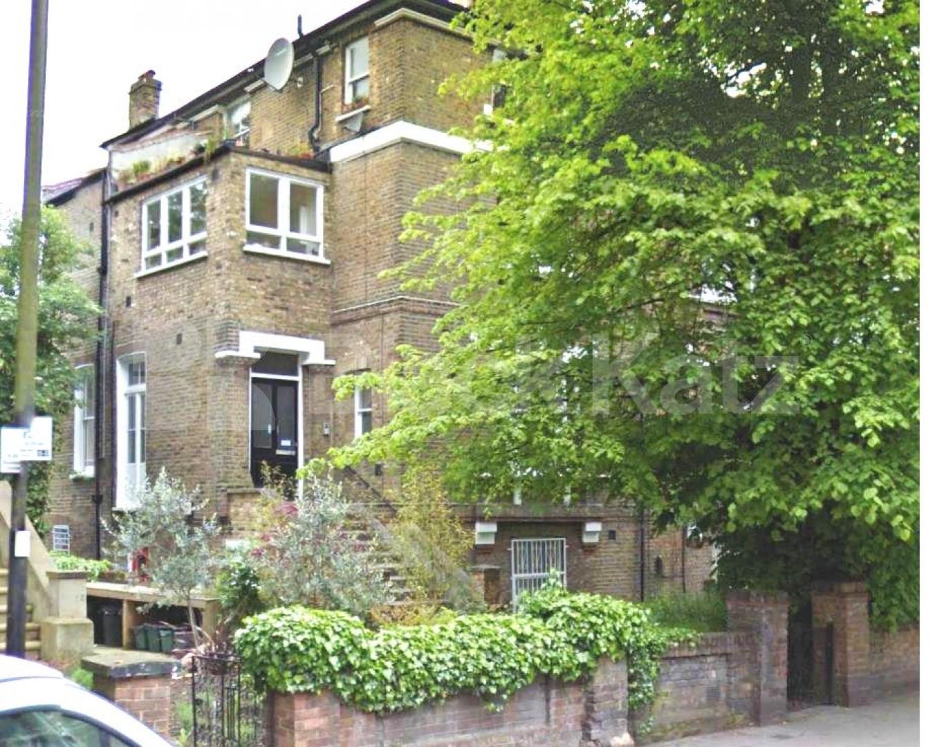 			NEW INSTRUCTION, 3 Bedroom, 1 bath, 1 reception Flat			 Hillmarton Road, HILLMARTON CONSERVATION