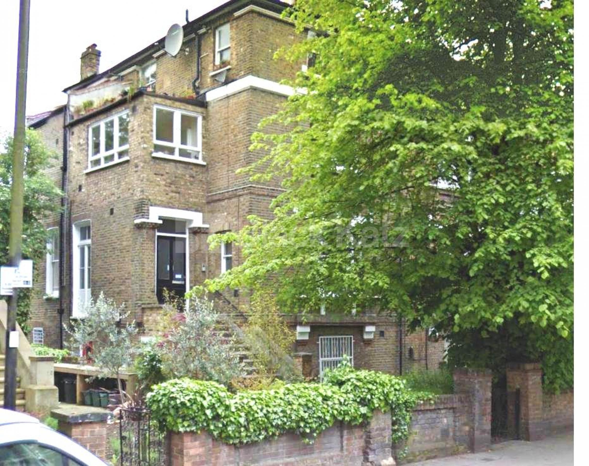 			NEW INSTRUCTION, 3 Bedroom, 1 bath, 1 reception Flat			 Hillmarton Road, HILLMARTON CONSERVATION N7