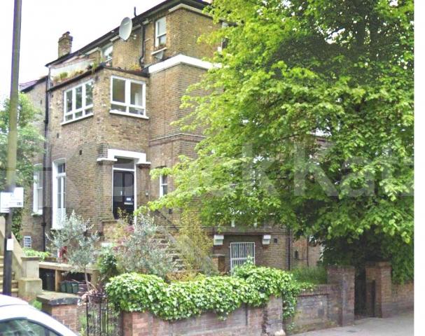 			NEW INSTRUCTION, 3 Bedroom, 1 bath, 1 reception Flat			 Hillmarton Road, HILLMARTON CONSERVATION