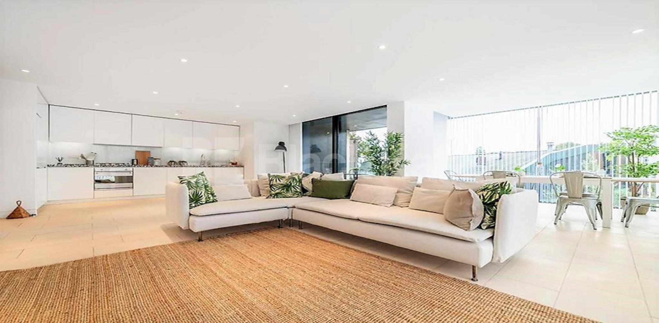 			LUXURY 3 BED BY REGENTS PARK!, 3 Bedroom, 2 bath, 1 reception Flat			 Lattitude House, Oval Road, REGENTS PARK-CAMDEN