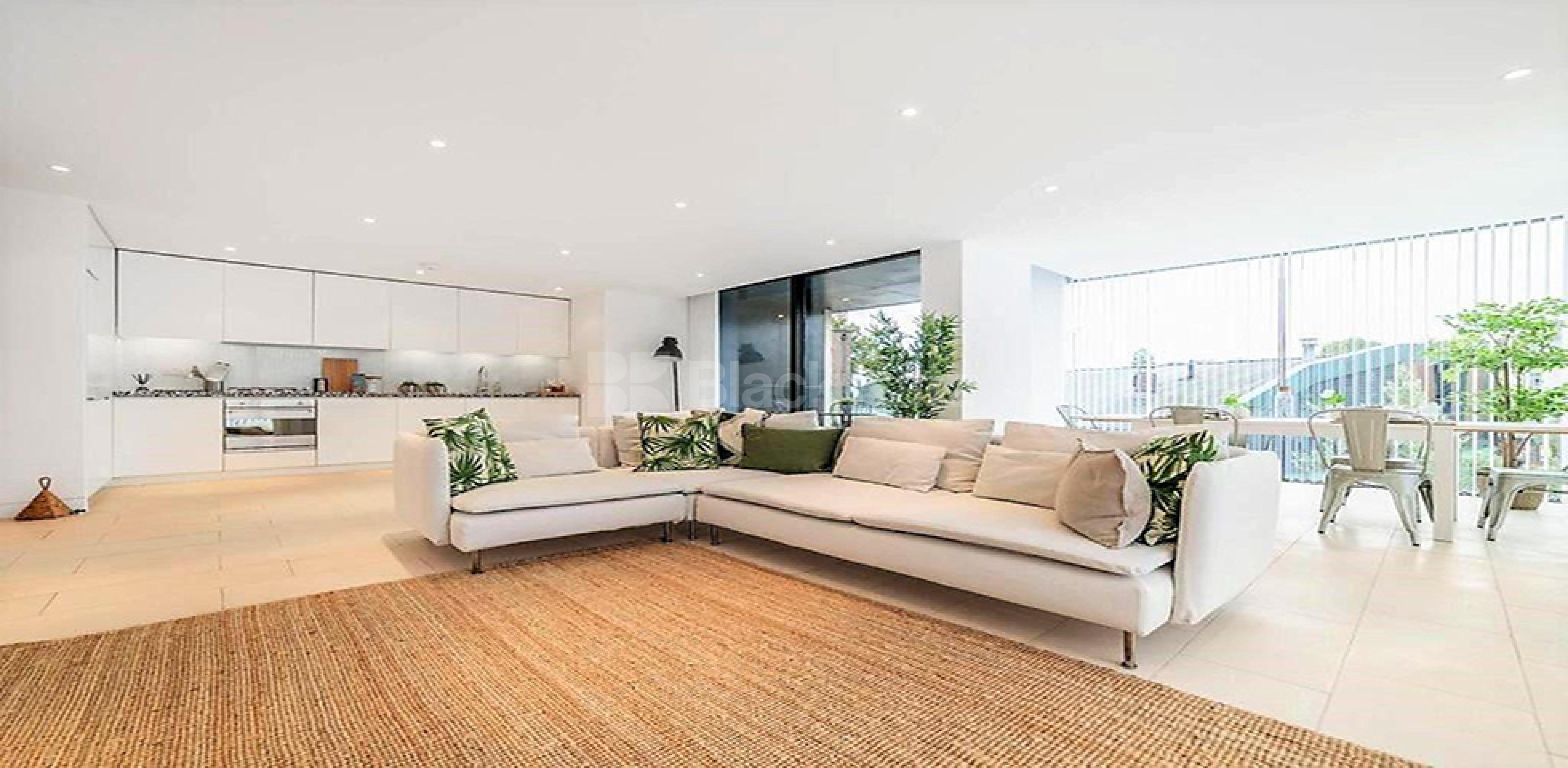 			LUXURY 3 BED BY REGENTS PARK!, 3 Bedroom, 2 bath, 1 reception Flat			 Lattitude House, Oval Road, REGENTS PARK-CAMDEN NW1