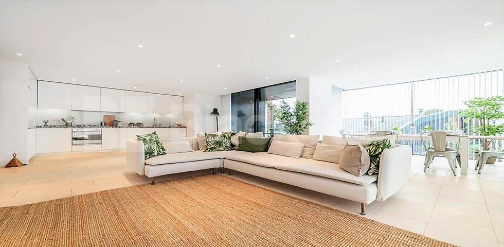 			LUXURY 3 BED BY REGENTS PARK!, 3 Bedroom, 2 bath, 1 reception Flat			 Lattitude House, Oval Road, REGENTS PARK-CAMDEN