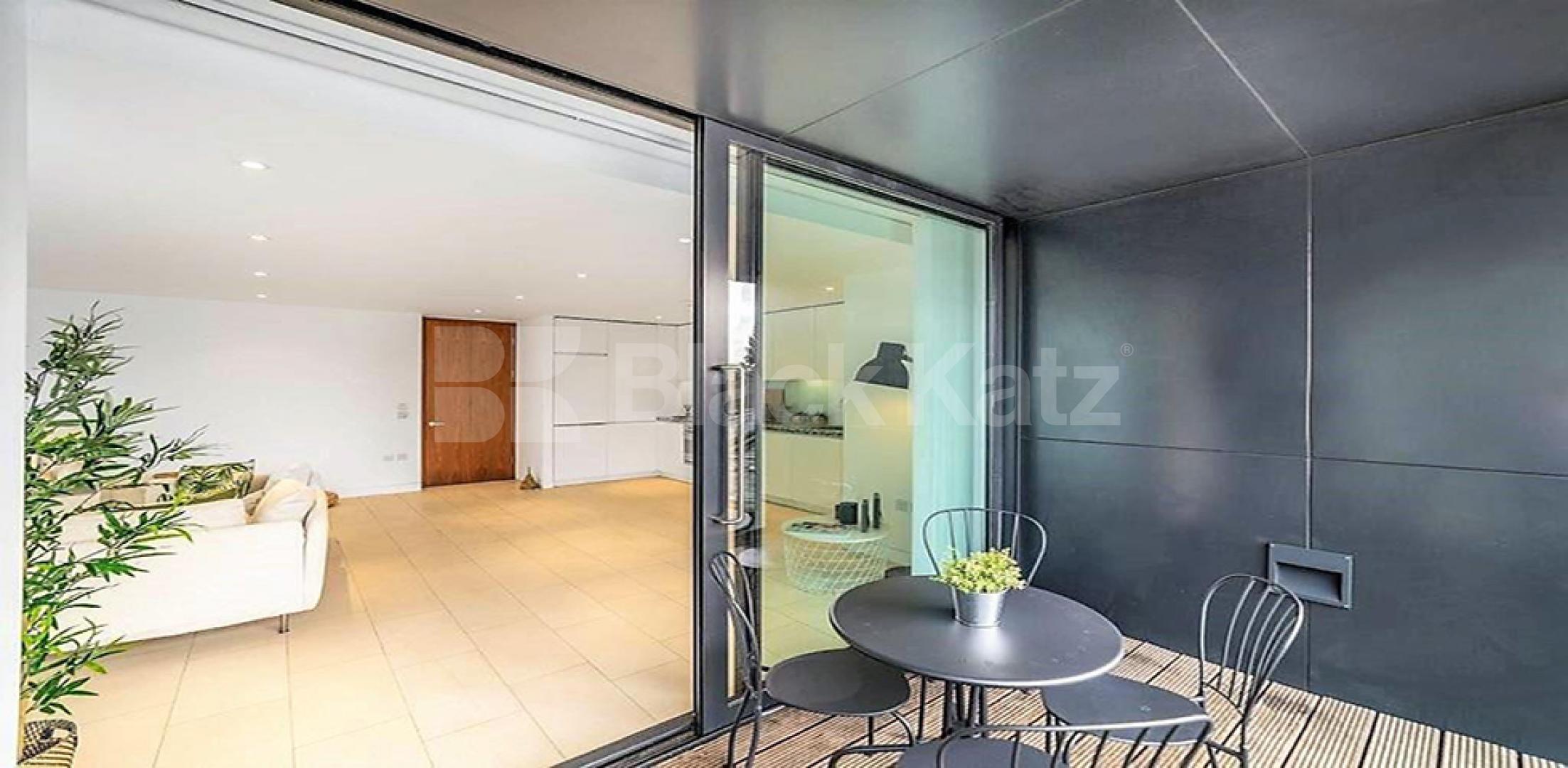 			LUXURY 3 BED BY REGENTS PARK!, 3 Bedroom, 2 bath, 1 reception Flat			 Lattitude House, Oval Road, REGENTS PARK-CAMDEN