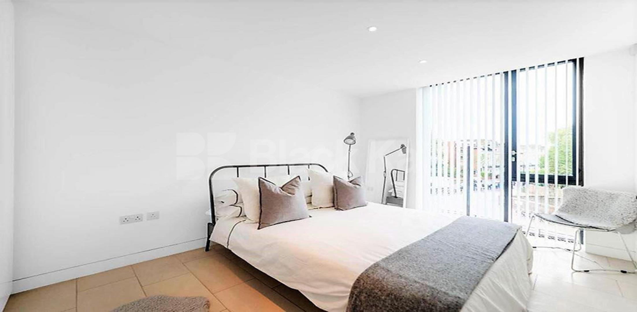 			LUXURY 3 BED BY REGENTS PARK!, 3 Bedroom, 2 bath, 1 reception Flat			 Lattitude House, Oval Road, REGENTS PARK-CAMDEN