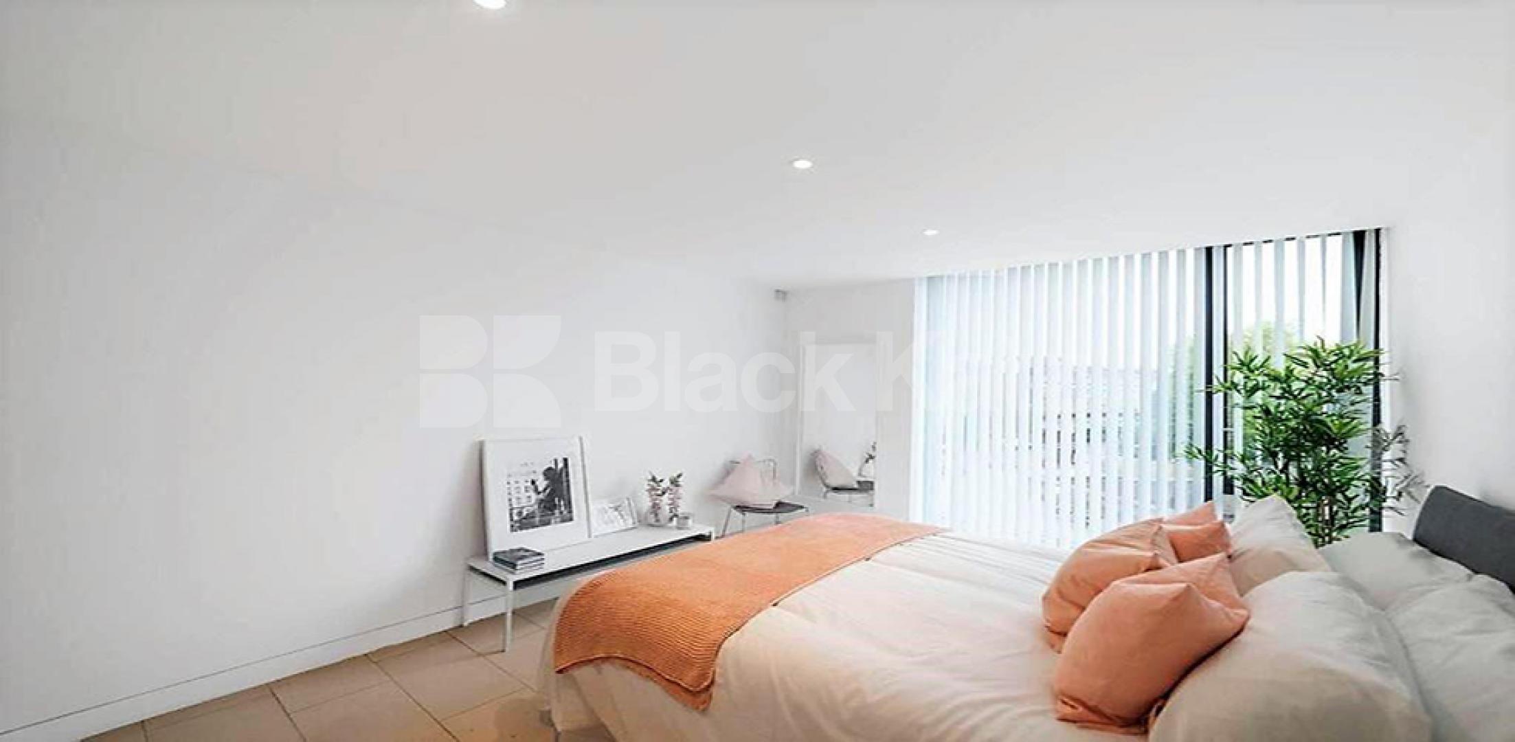 			LUXURY 3 BED BY REGENTS PARK!, 3 Bedroom, 2 bath, 1 reception Flat			 Lattitude House, Oval Road, REGENTS PARK-CAMDEN