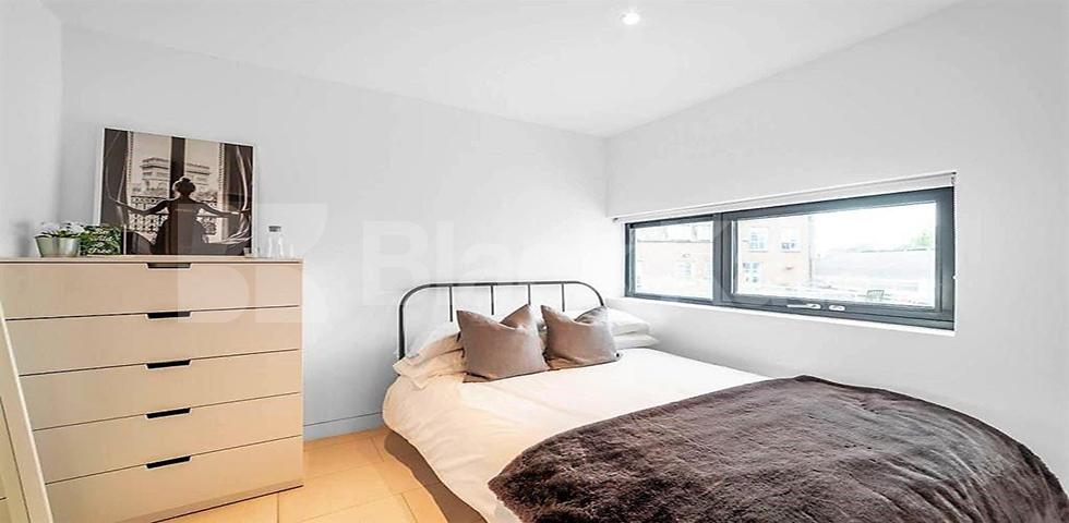 			LUXURY 3 BED BY REGENTS PARK!, 3 Bedroom, 2 bath, 1 reception Flat			 Lattitude House, Oval Road, REGENTS PARK-CAMDEN