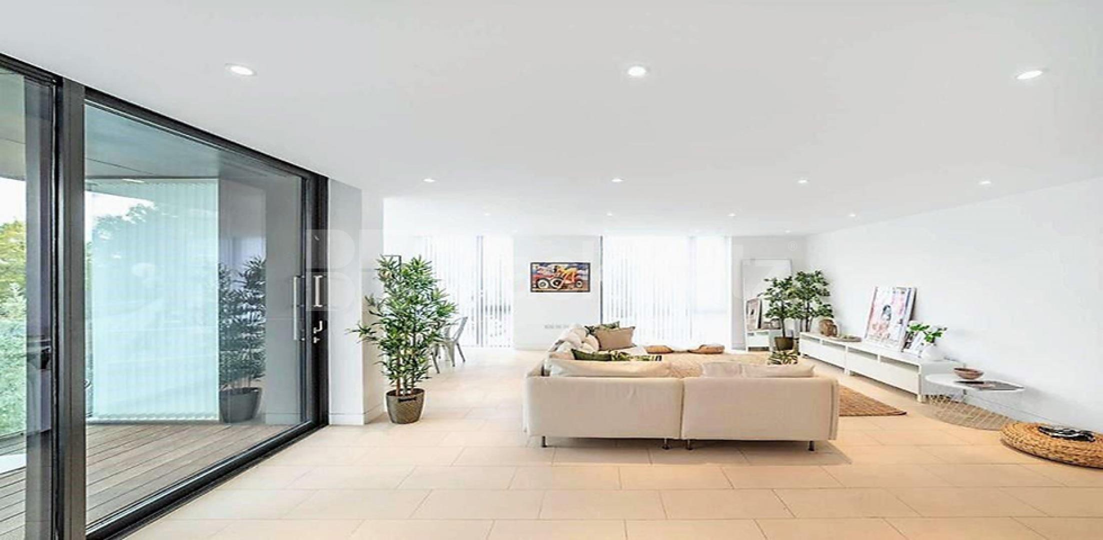 			LUXURY 3 BED BY REGENTS PARK!, 3 Bedroom, 2 bath, 1 reception Flat			 Lattitude House, Oval Road, REGENTS PARK-CAMDEN