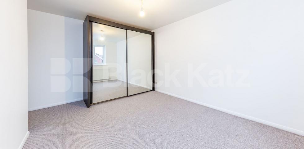 			Off Street Parking, 2 Bedroom, 1 bath, 1 reception Flat			 Caroline Close, MUSWELL HILL
