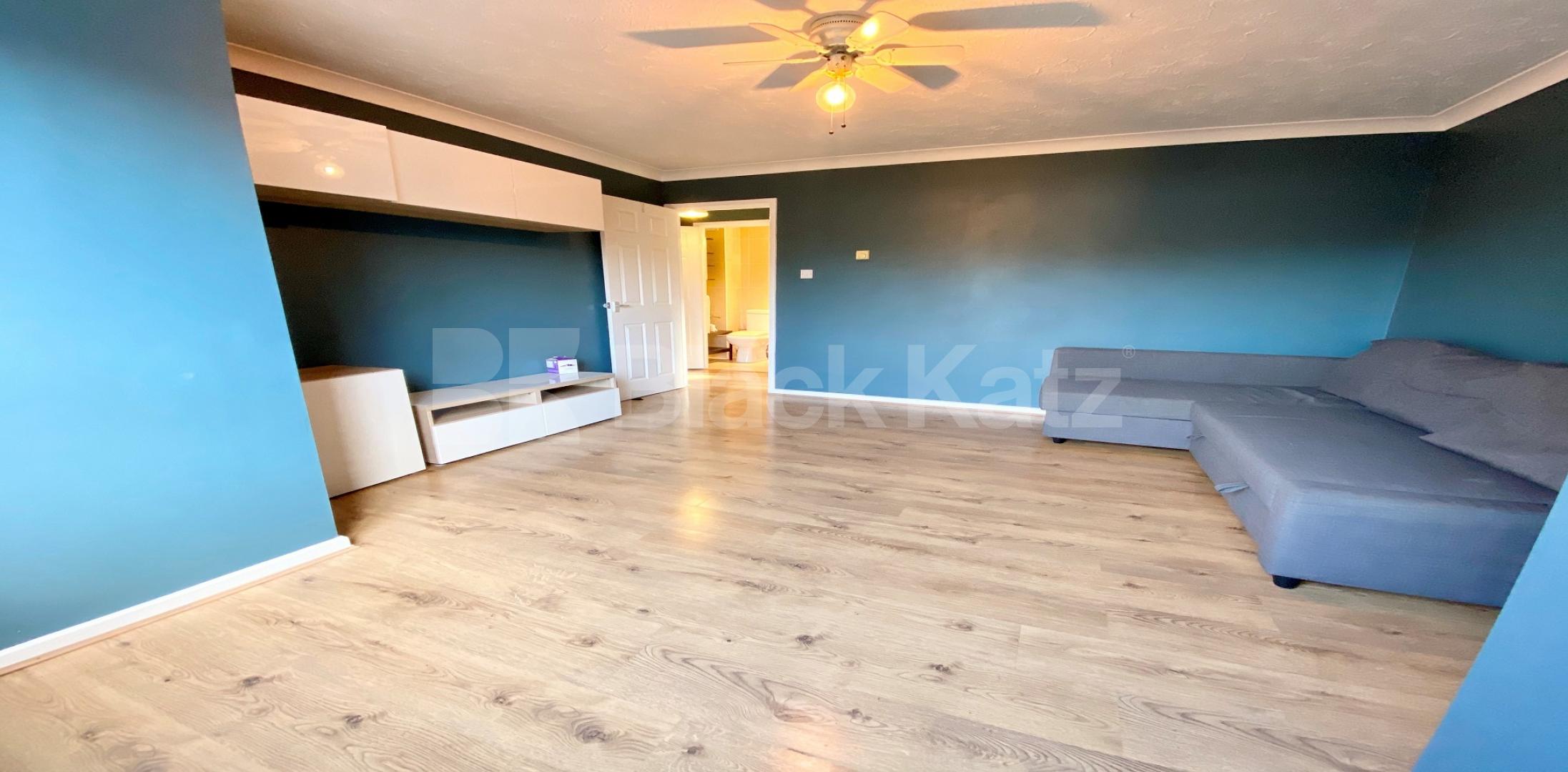 			LET , 1 Bedroom, 1 bath, 1 reception Apartment			 Oxley Close SE1, Bermondsey