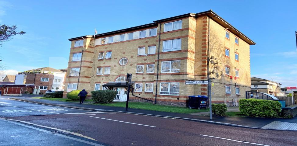 			LET , 1 Bedroom, 1 bath, 1 reception Apartment			 Oxley Close SE1, Bermondsey