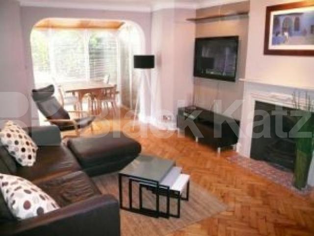			LOCATION LOCATION LOCATION!!!, 2 Bedroom, 1 bath, 1 reception Flat			 Primrose Gardens, BELSIZE PARK