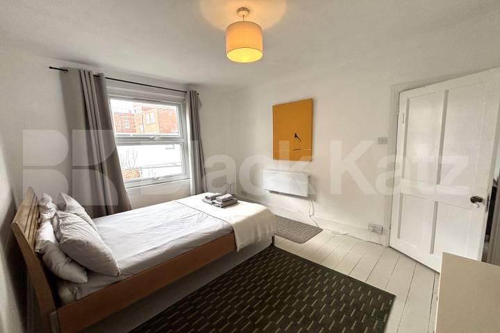 Stylish top floor period conversion  Preston Close, Elephant and Castle