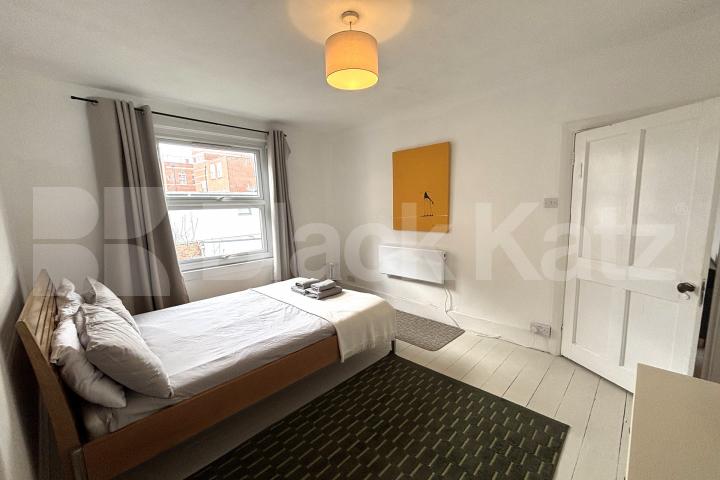 Stylish top floor period conversion  Preston Close, Elephant and Castle