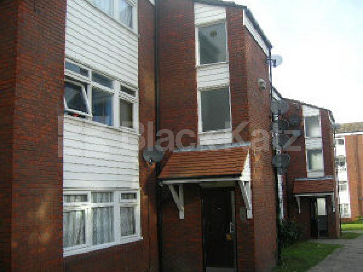 			2 Bedroom, 1 bath, 1 reception Flat			 Font Hills, EAST FINCHLEY