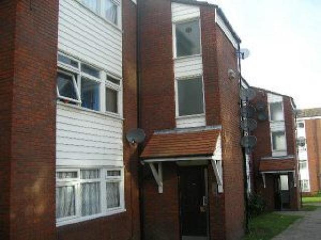 			2 Bedroom, 1 bath, 1 reception Flat			 Fonthills, EAST FINCHLEY