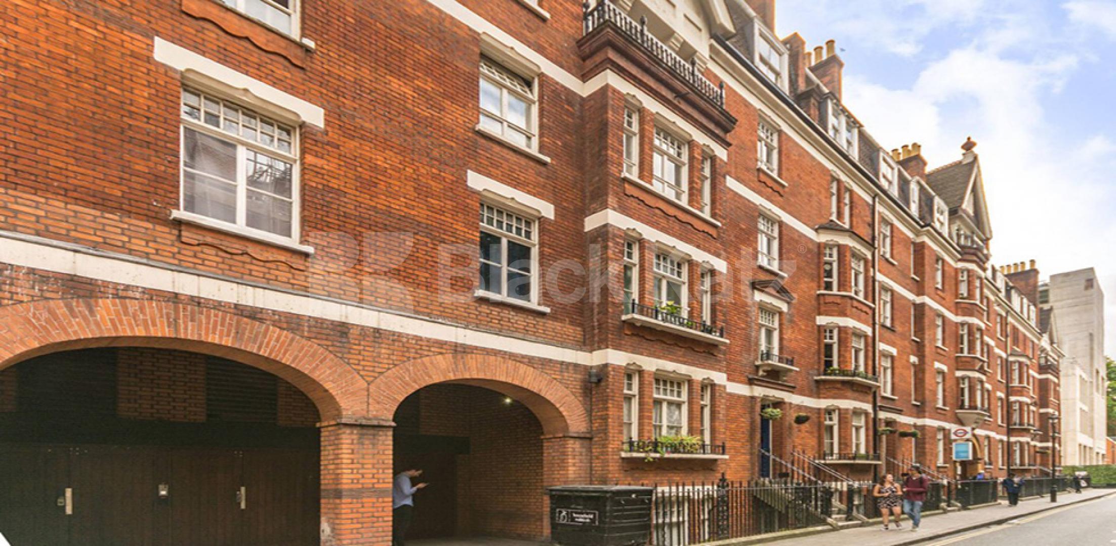 			NEW INSTRUCTION!, 2 Bedroom, 1 bath, 1 reception Flat			 Gilbert Street, Bond Street