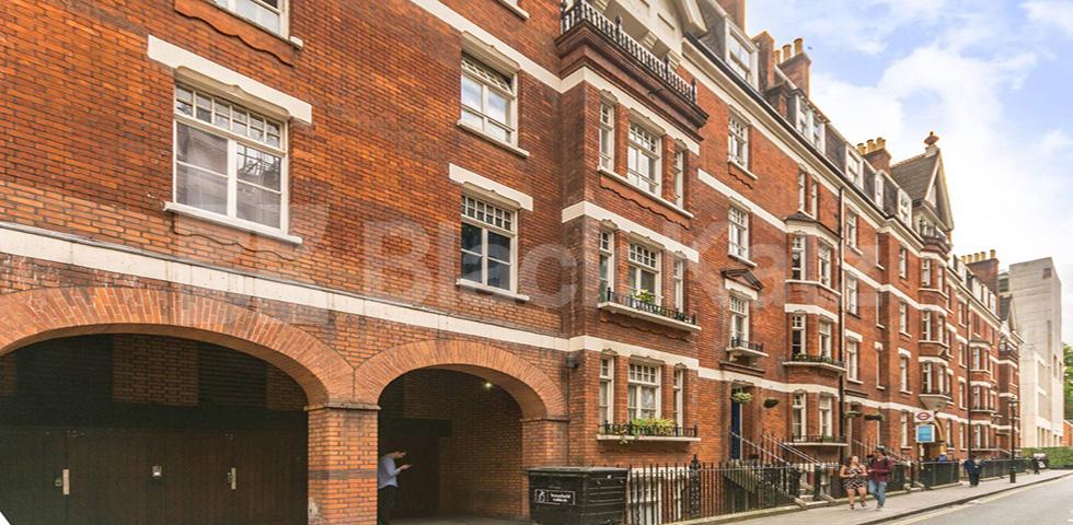 			NEW INSTRUCTION!, 2 Bedroom, 1 bath, 1 reception Flat			 Gilbert Street, Bond Street