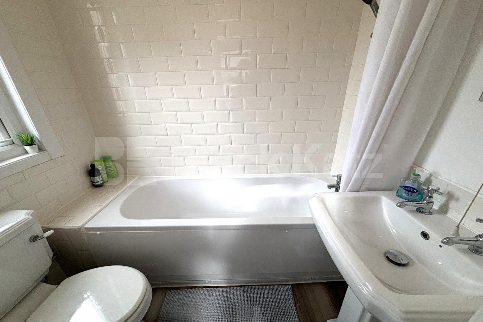 Stylish top floor period conversion  Preston Close, Elephant and Castle