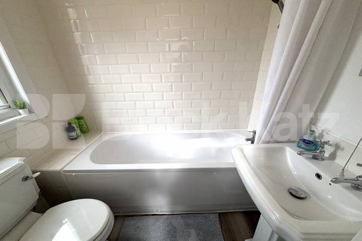 Stylish top floor period conversion  Preston Close, Elephant and Castle