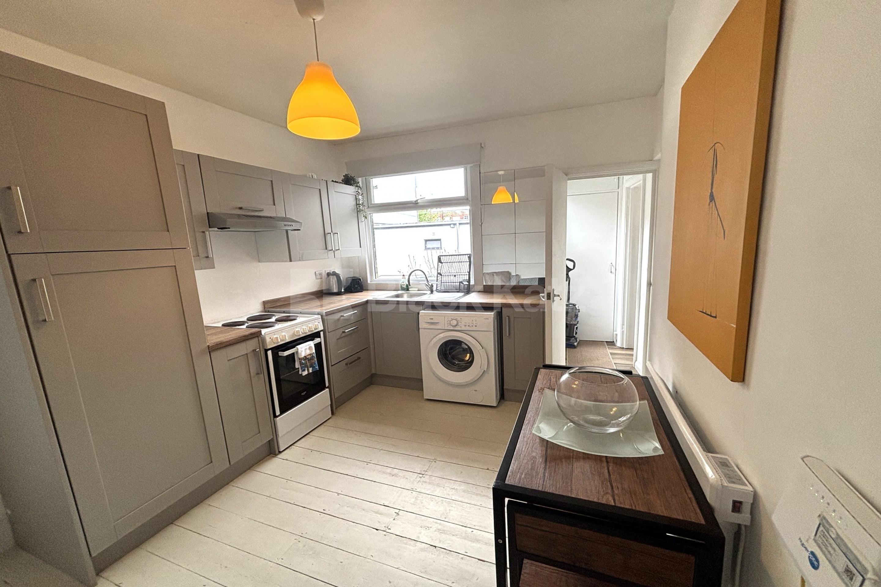 Stylish top floor period conversion  Preston Close, Elephant and Castle SE1