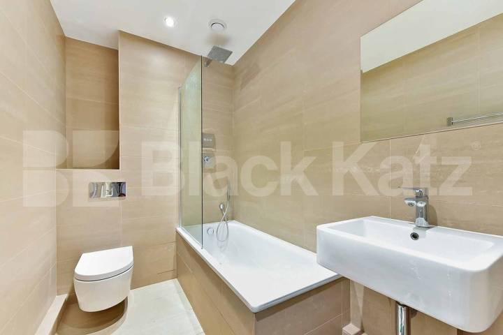 909 Sq. Ft with private balcony, two communal roof terraces & stunning views The Pioneer Building - Newington Causeway, Borough