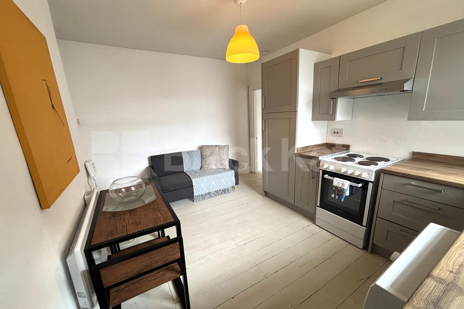 Stylish top floor period conversion  Preston Close, Elephant and Castle