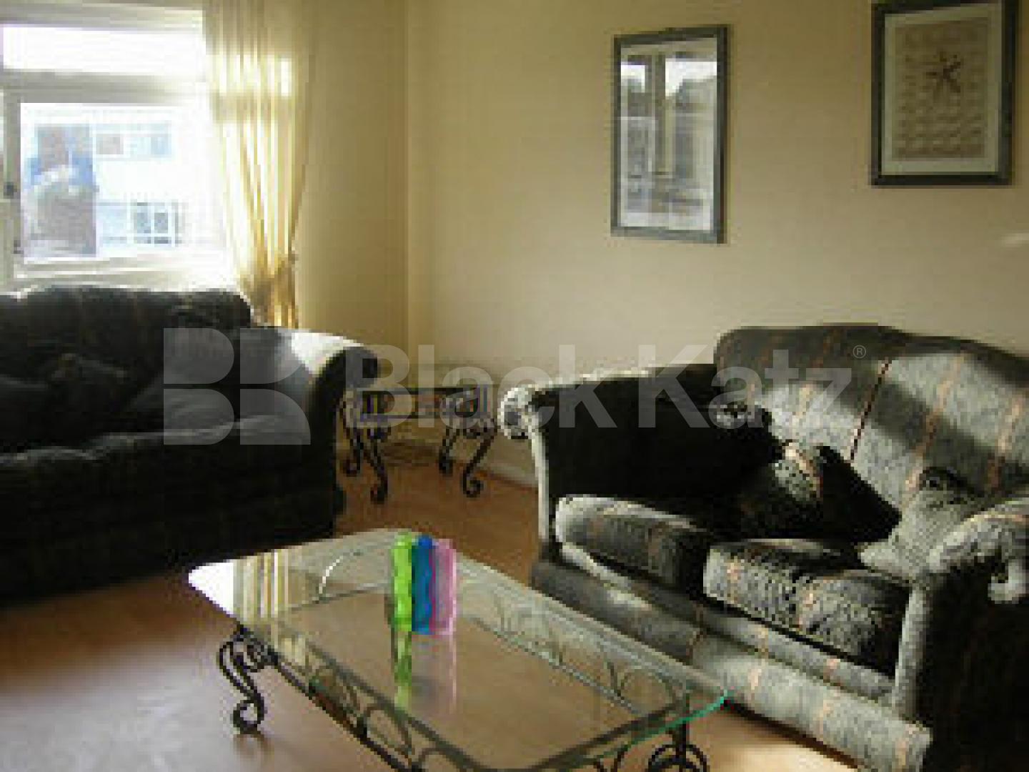 			2 Bedroom, 1 bath, 1 reception Flat			 Font Hills, EAST FINCHLEY