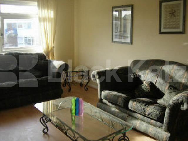 			2 Bedroom, 1 bath, 1 reception Flat			 Font Hills, EAST FINCHLEY