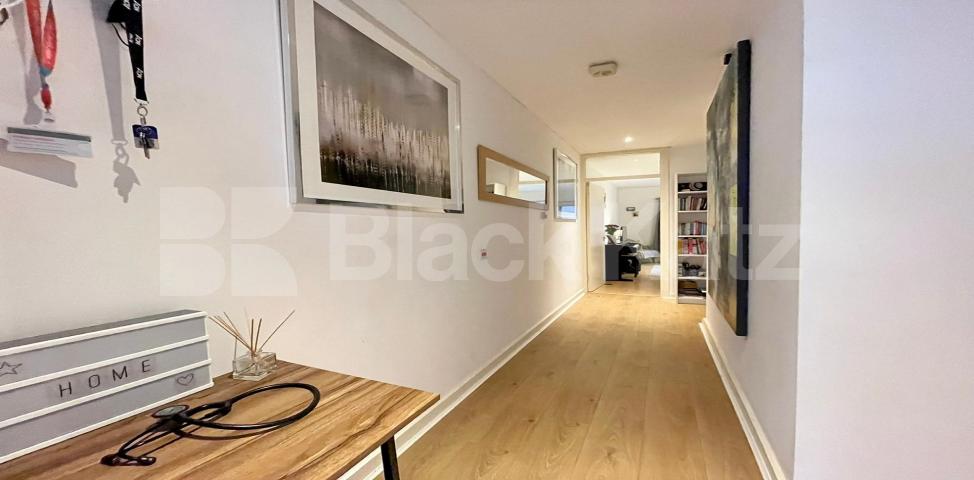 			New Instruction , 1 Bedroom, 1 bath, 1 reception Apartment			 Petticoat Square. Middlesex Street.  , Liverpool Street.