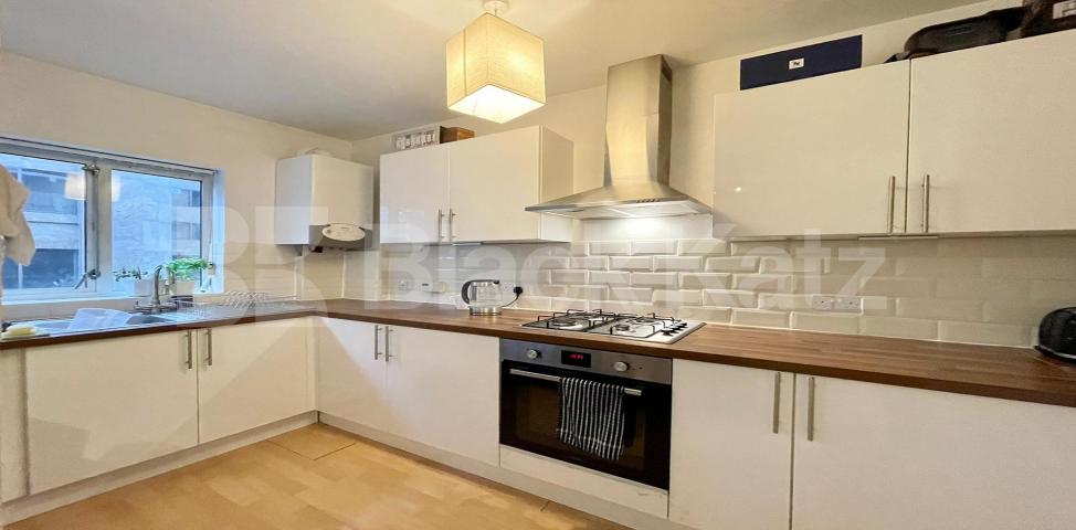 			New Instruction , 1 Bedroom, 1 bath, 1 reception Apartment			 Petticoat Square. Middlesex Street.  , Liverpool Street.