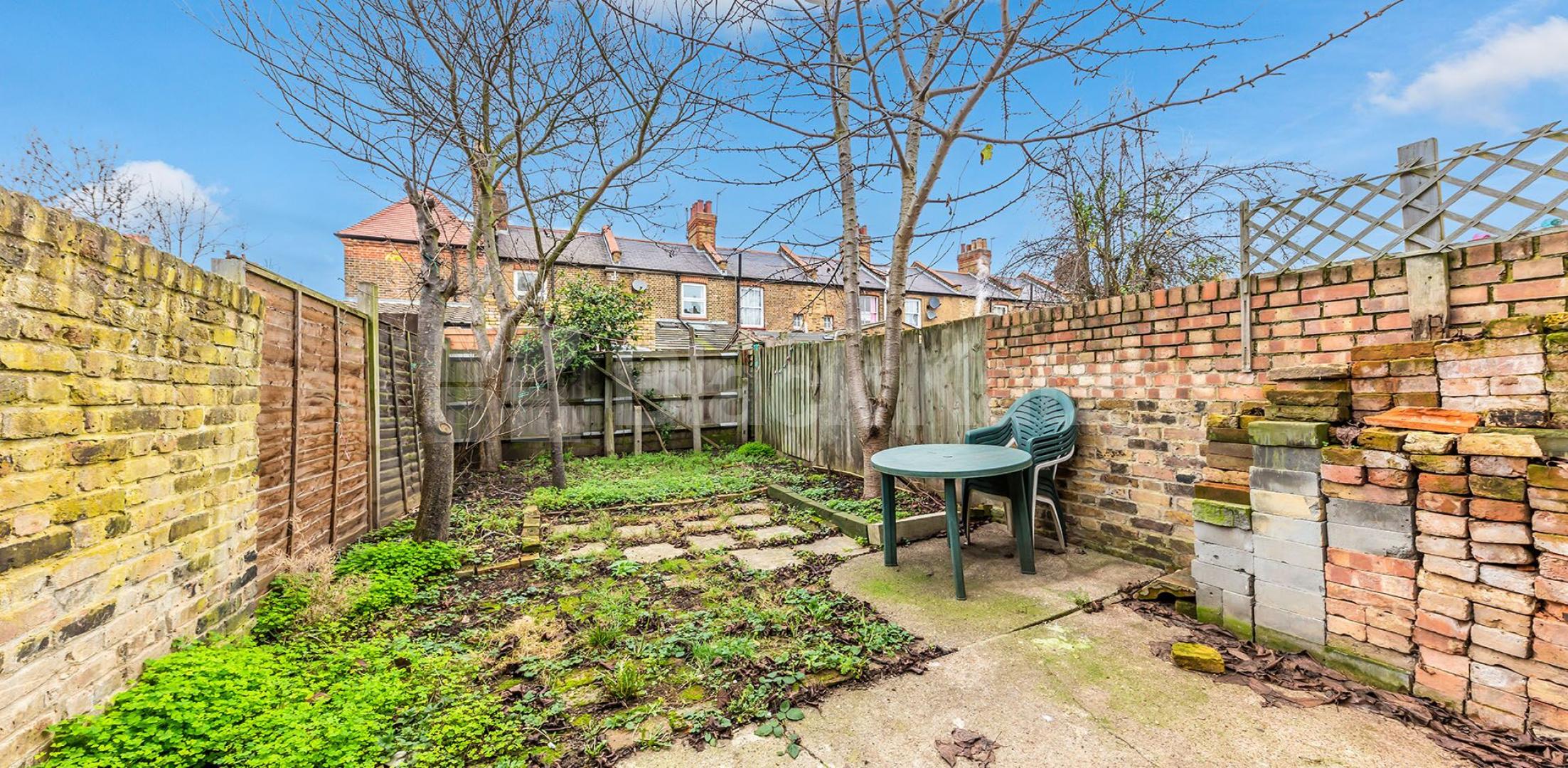 			New Instruction! Private garden!, 1 Bedroom, 1 bath, 1 reception House			 Morley Avenue inc All Bills, Wood Green / Noel Park