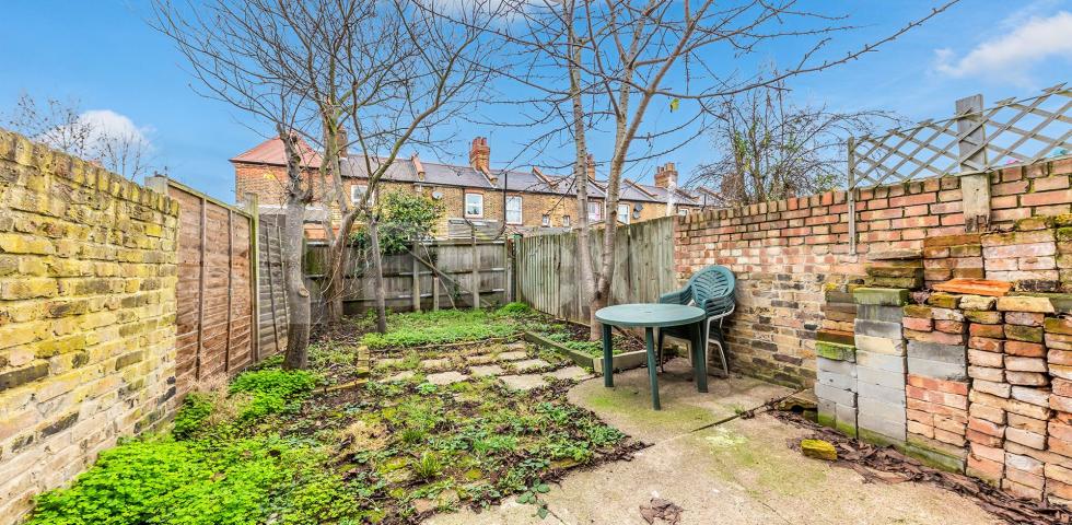 			New Instruction! Private garden!, 1 Bedroom, 1 bath, 1 reception House			 Morley Avenue inc All Bills, Wood Green / Noel Park