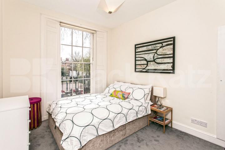 Located in one of WC1X prime garden squares close to Bloomsbury Granville Square, Kings Cross / Clerkenwell 