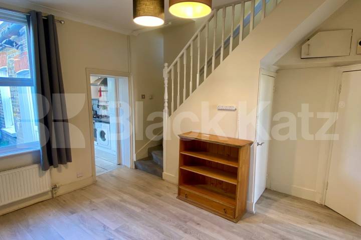 Flooded with natural light & offering 979 Sq Ft. of living & entertaining space Brading Road, Brixton