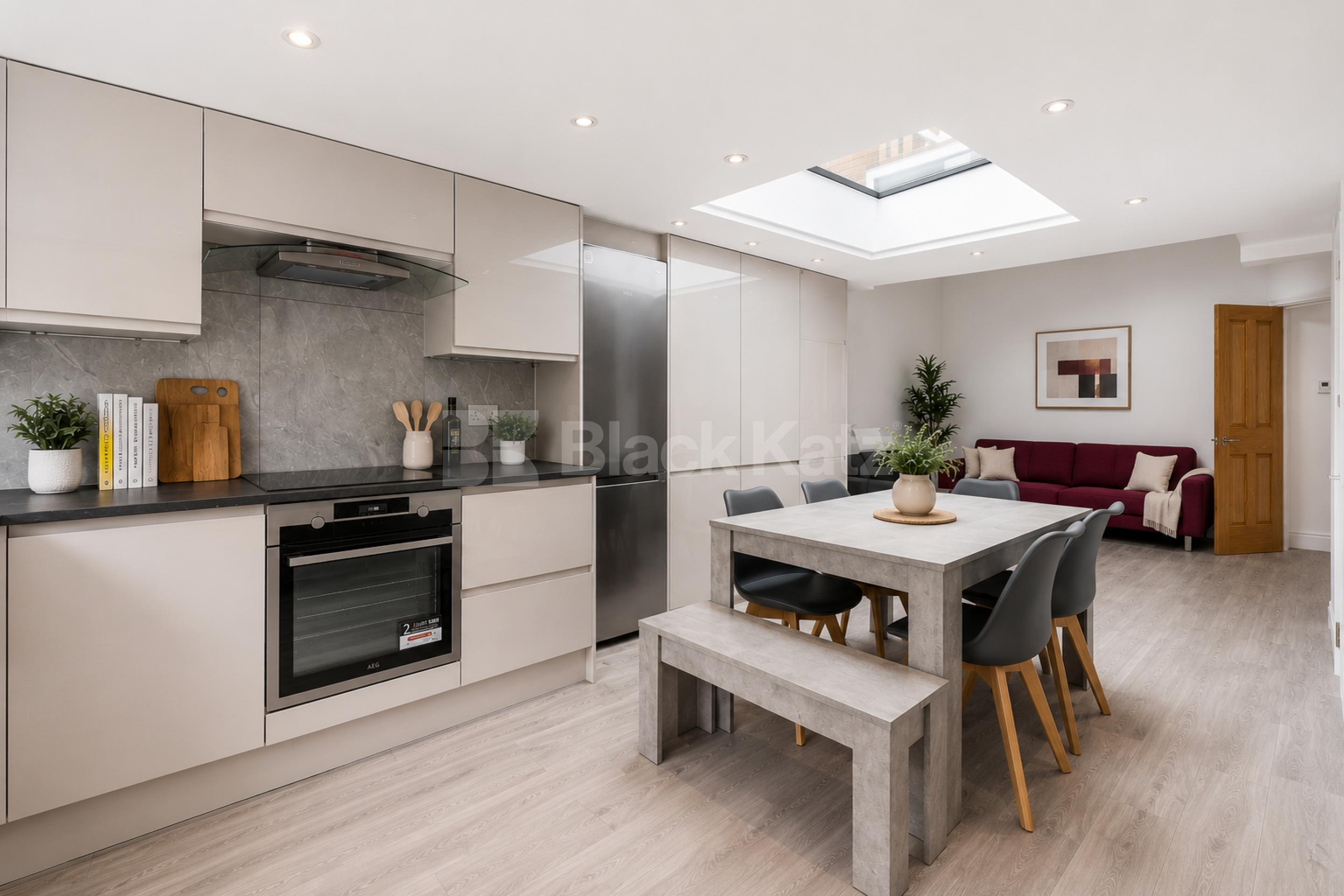 Stunning Six Bedroom House with Three Bathrooms & Private Garden Pakeman Street , Holloway N7