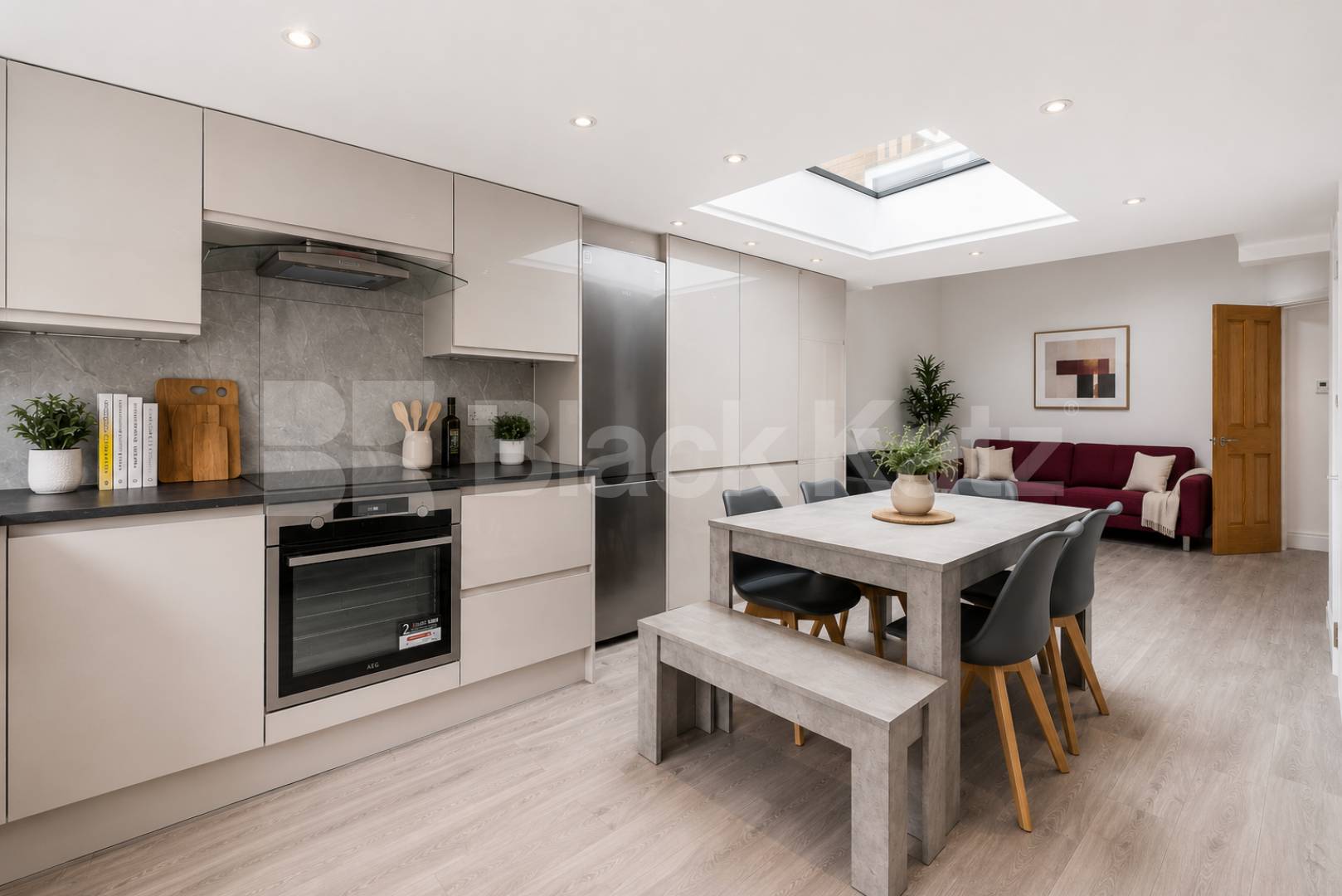 Stunning Six Bedroom House with Three Bathrooms & Private Garden Pakeman Street , Holloway