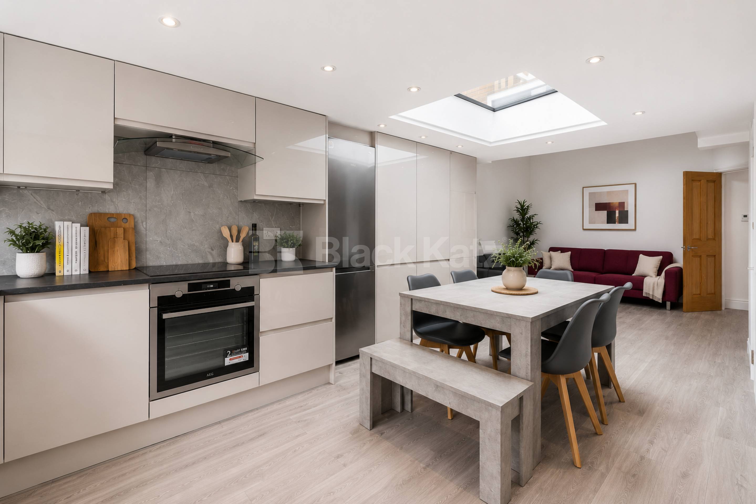 Stunning Six Bedroom House with Three Bathrooms & Private Garden Pakeman Street , Holloway N7