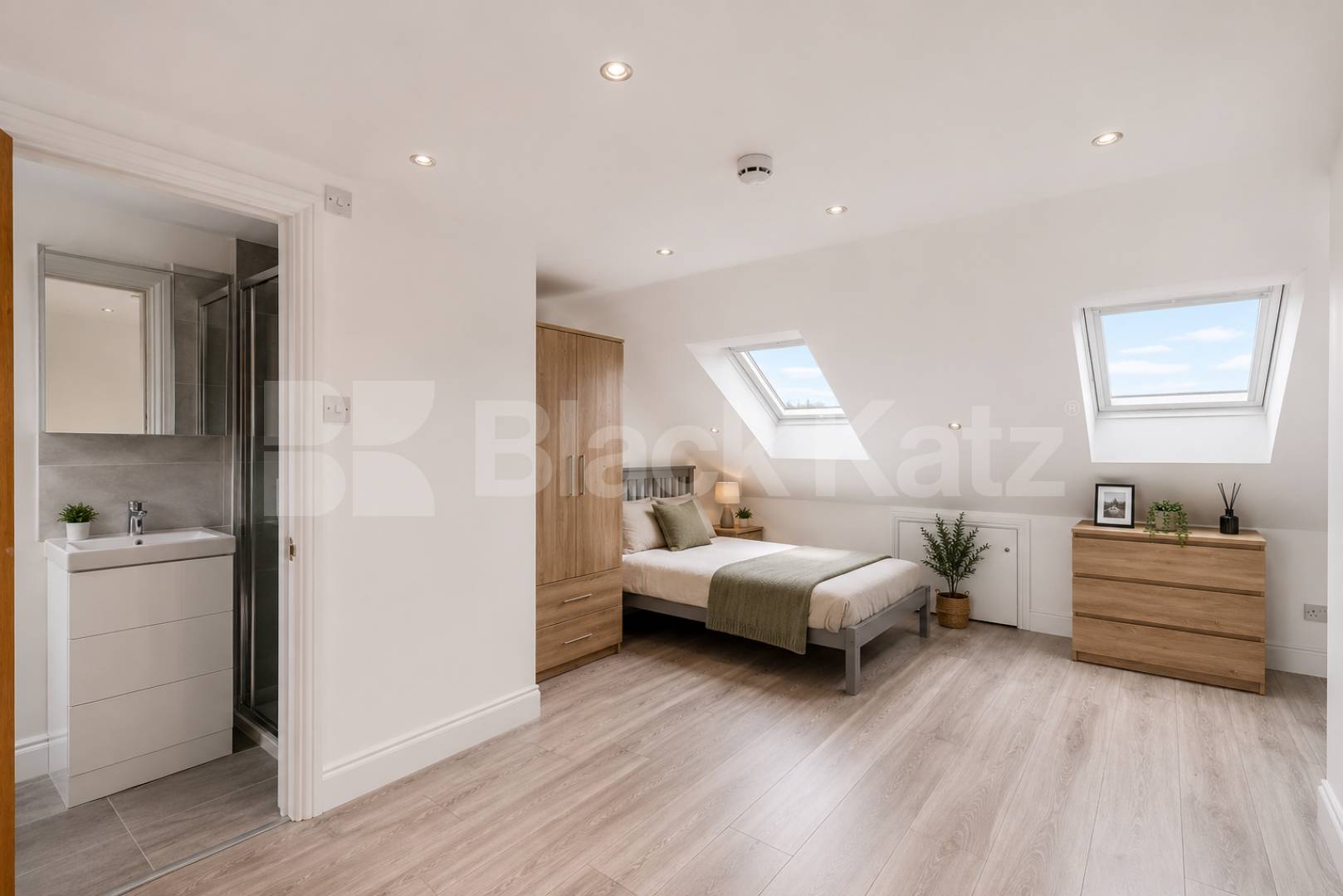 Stunning Six Bedroom House with Three Bathrooms & Private Garden Pakeman Street , Holloway