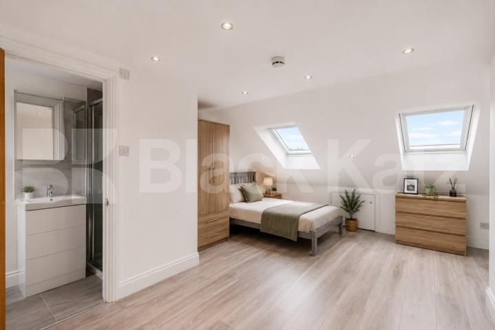 Stunning Six Bedroom House with Three Bathrooms & Private Garden Pakeman Street , Holloway