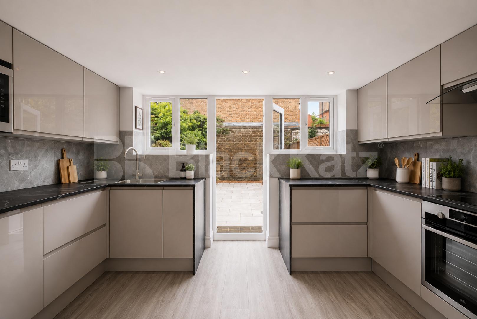 Stunning Six Bedroom House with Three Bathrooms & Private Garden Pakeman Street , Holloway