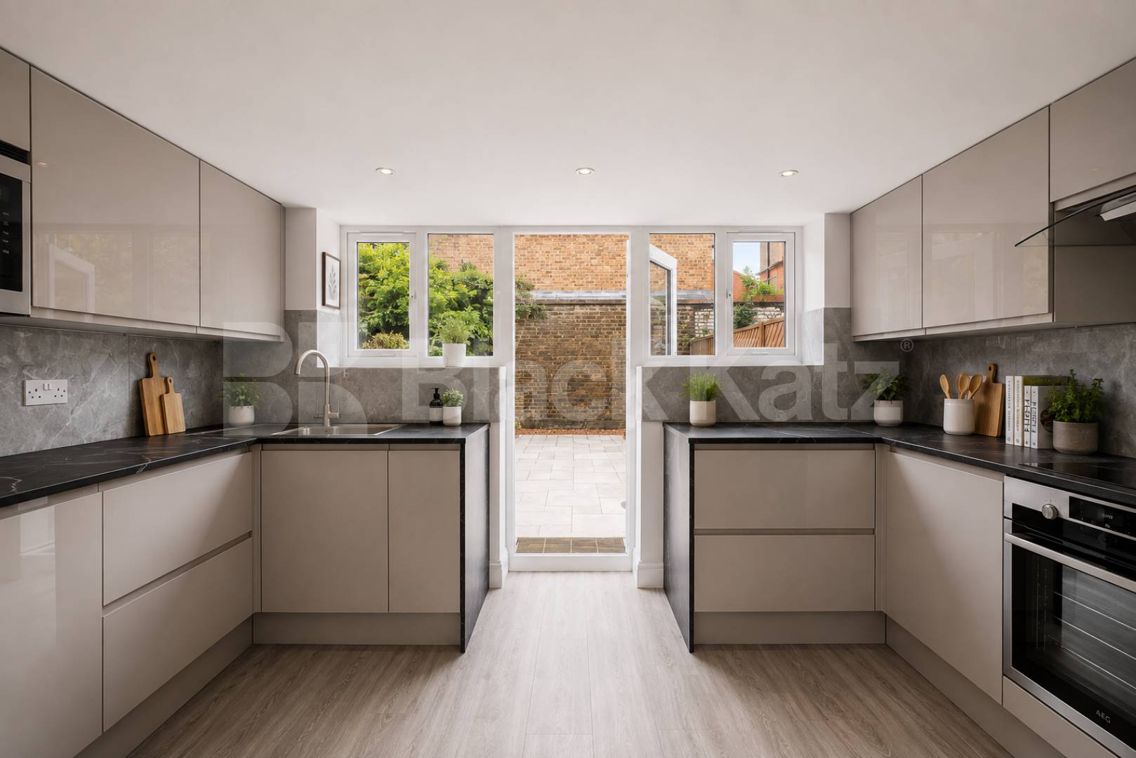 Stunning Six Bedroom House with Three Bathrooms & Private Garden Pakeman Street , Holloway
