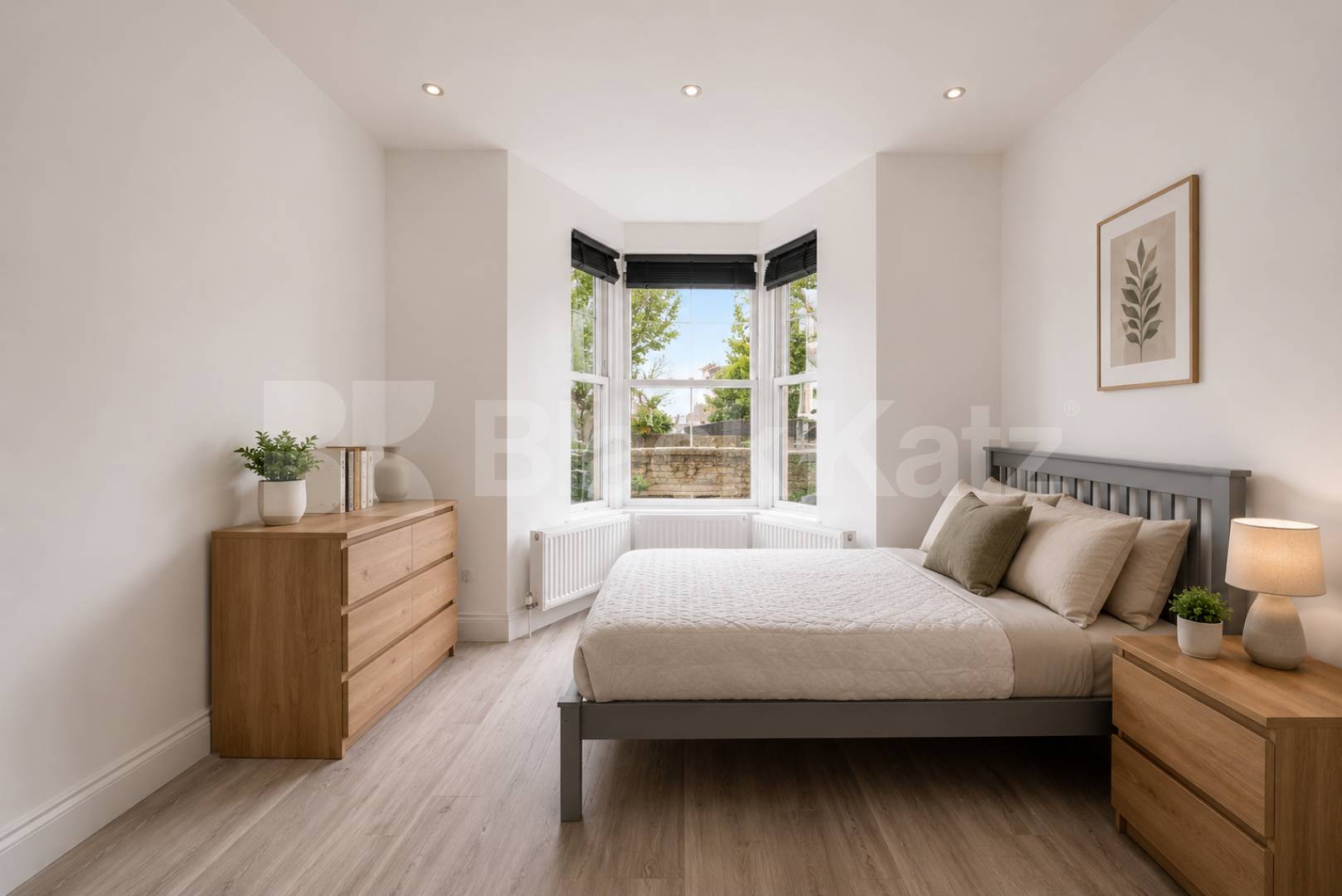 Stunning Six Bedroom House with Three Bathrooms & Private Garden Pakeman Street , Holloway
