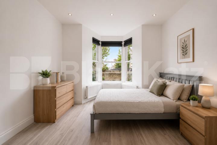 Stunning Six Bedroom House with Three Bathrooms & Private Garden Pakeman Street , Holloway