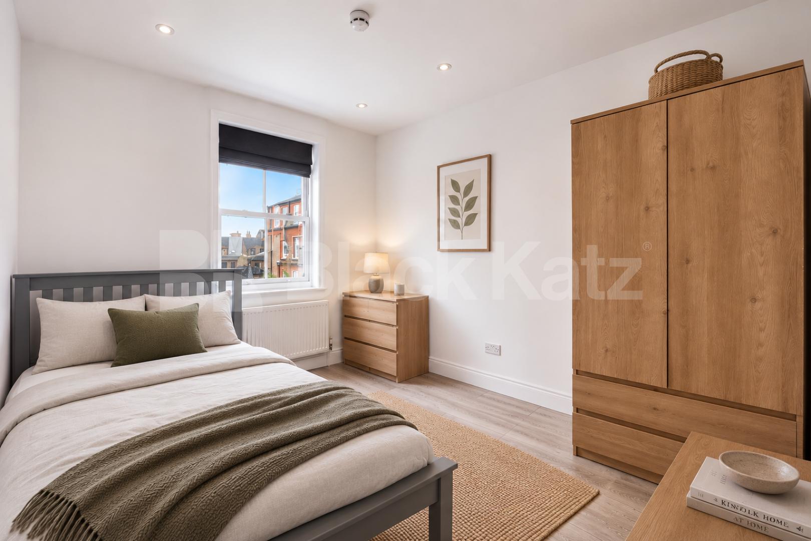 Stunning Six Bedroom House with Three Bathrooms & Private Garden Pakeman Street , Holloway