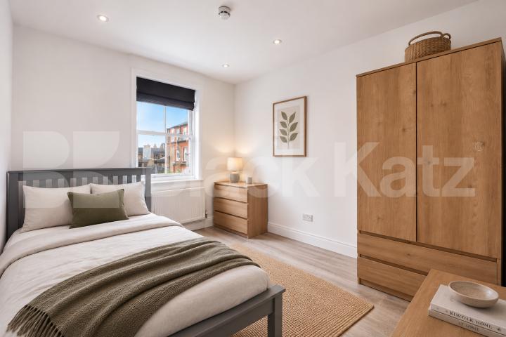 Stunning Six Bedroom House with Three Bathrooms & Private Garden Pakeman Street , Holloway