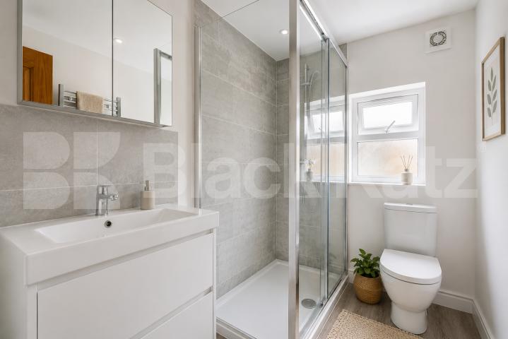 Stunning Six Bedroom House with Three Bathrooms & Private Garden Pakeman Street , Holloway